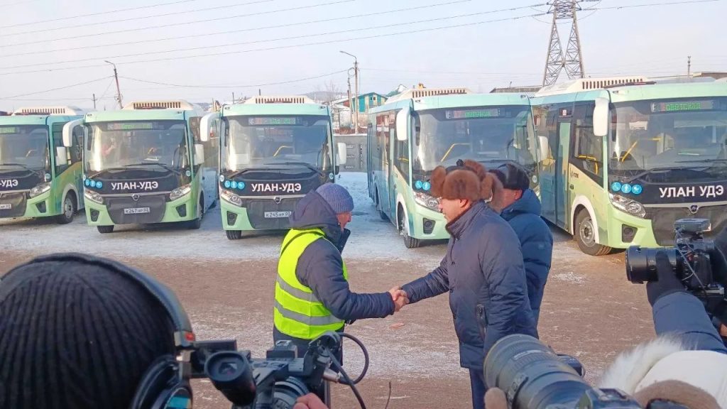 Ключи от 30 новеньких автобусов ПАЗ переданы сегодня МУП «Городские маршруты».