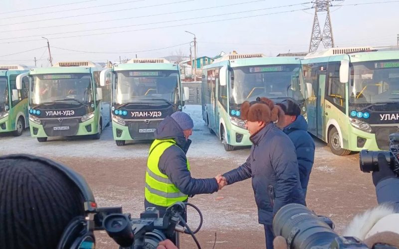 Ключи от 30 новеньких автобусов ПАЗ переданы сегодня МУП «Городские маршруты».