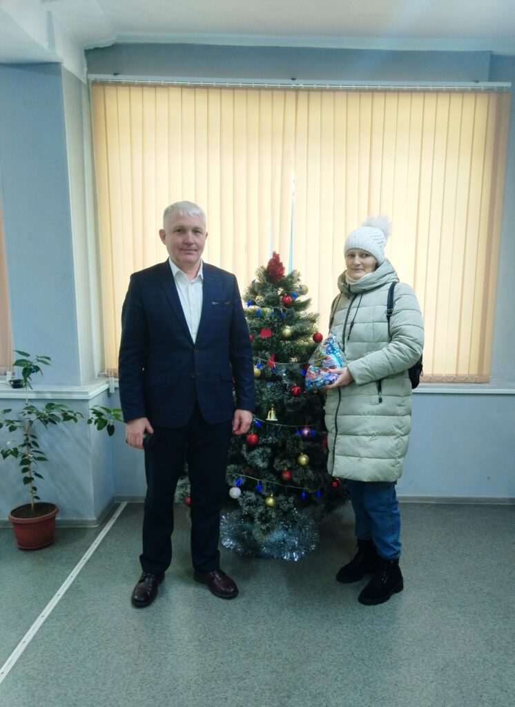 В МУП «Городские маршруты» поздравили с Наступающим Новым годом членов семей сотрудников, находящихся в зоне СВО.
