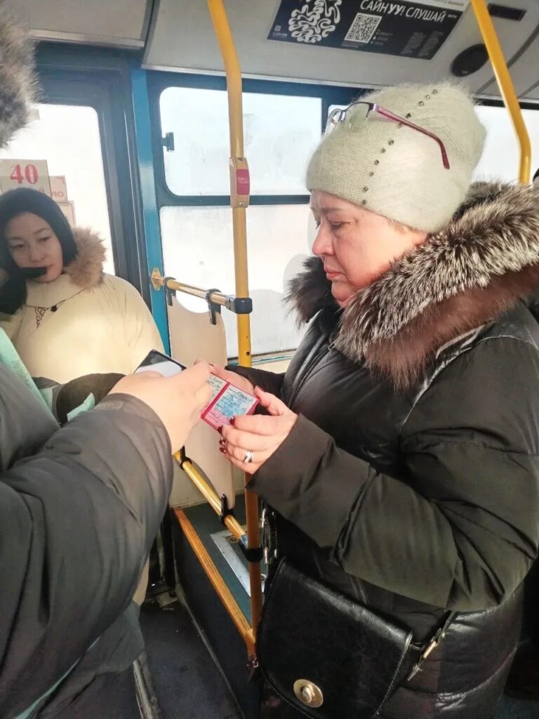 В Улан-Удэ усилен контроль за оплатой проезда в автобусах.