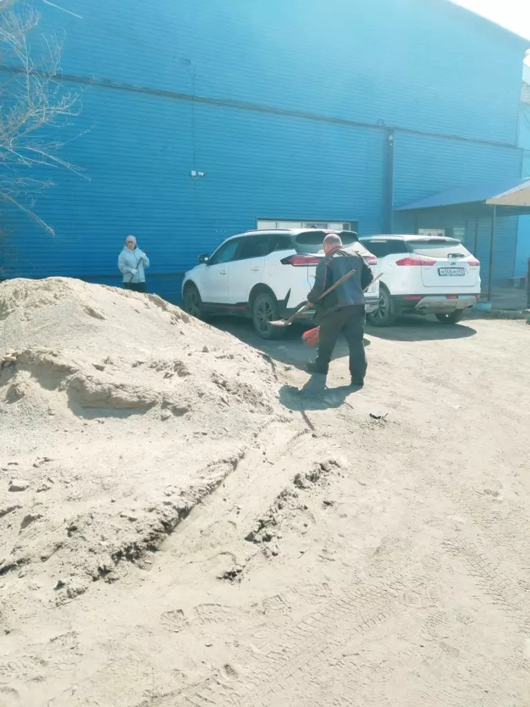 В МУП «Городские маршруты» прошел субботник.