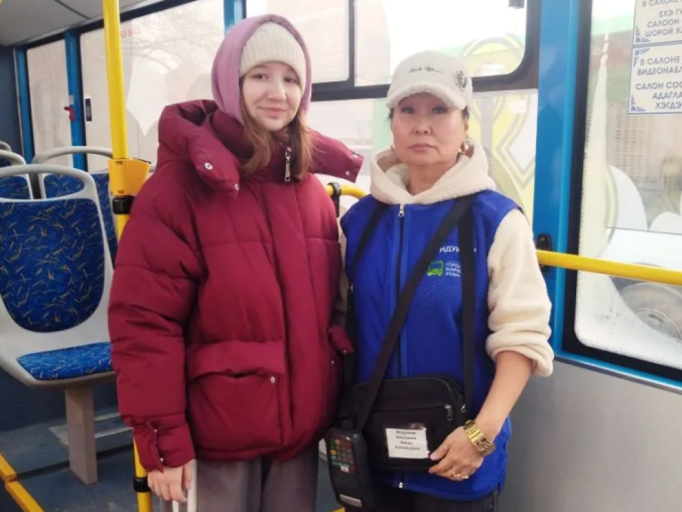 Кондуктор Елена Амагзаева приняла участие в программе «Школьное телевидение» на тему «Важные социальные профессии».